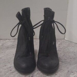 Very Volatile Los Angeles Black Suede Lace-Up Booties - SZ 6.5